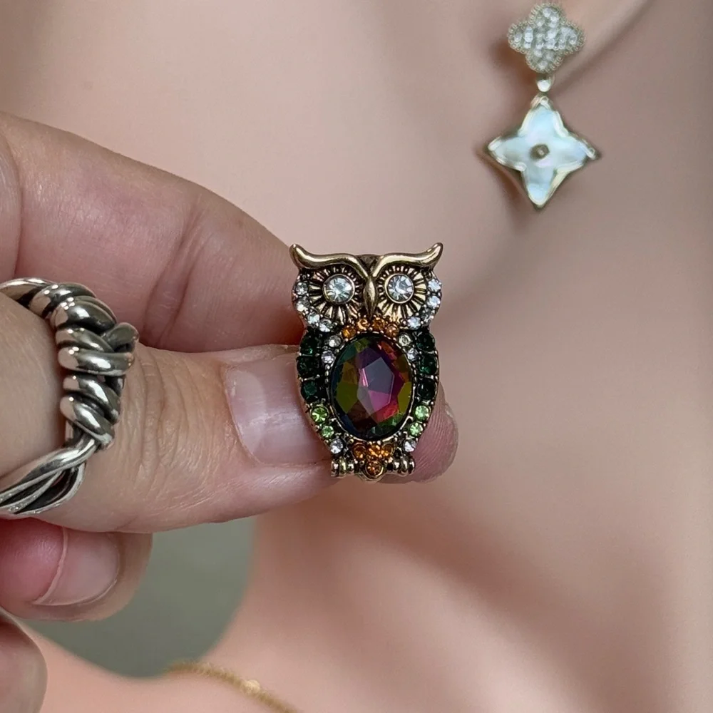 ⚜️ Vintage Style Elegant Gold Owl Brooch with Crystals 💎 - Picture 5 of 8